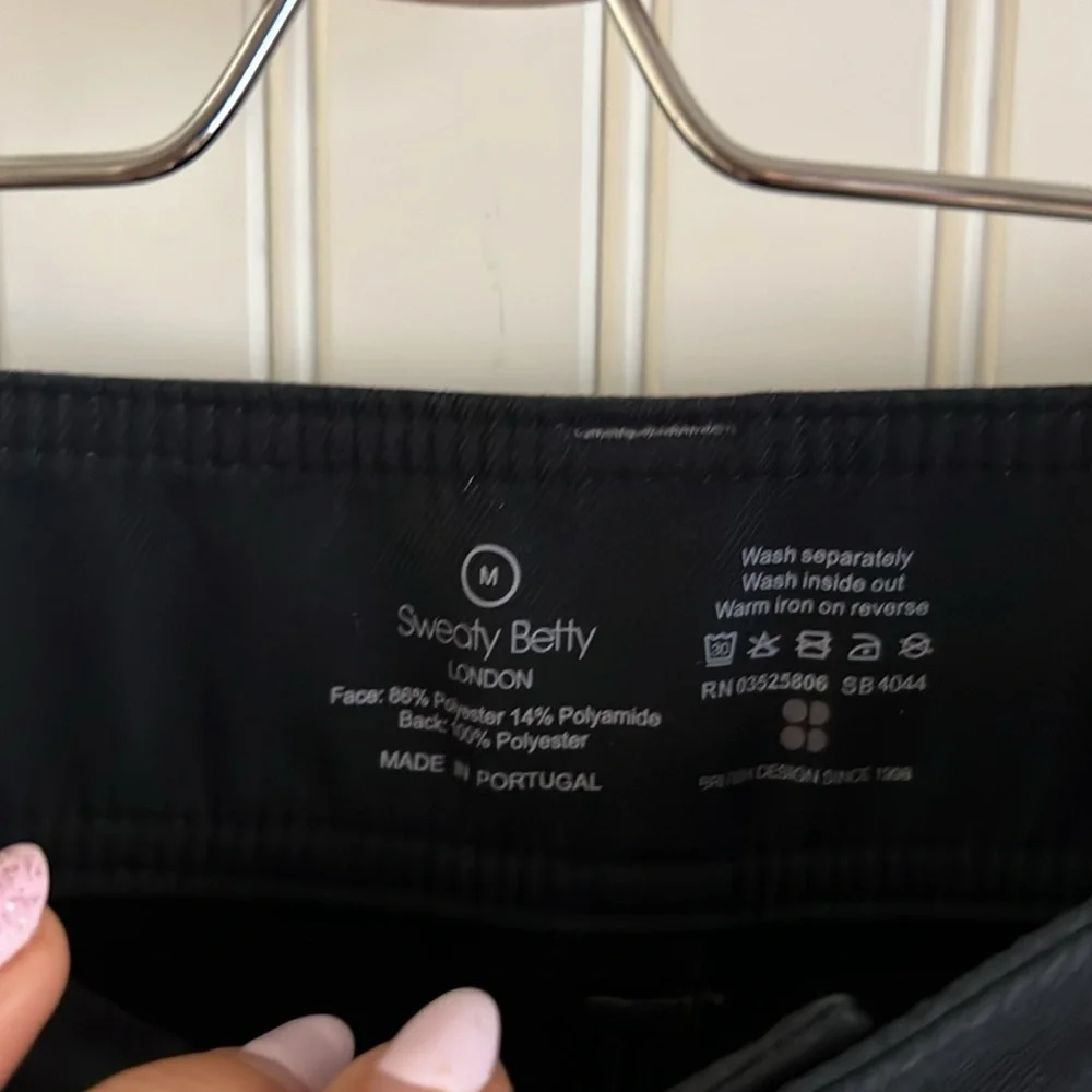 Sweaty Betty Velma Black Ankle Length Pants - Picture 6 of 7